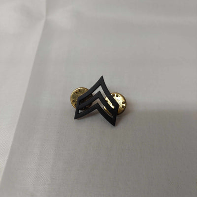 Army Sargent E5 Insignia Rank PinArmy Sargent E5 Rank Insignia Rank pin. Great for use for the Uniform, hat pin and even shadow box display. One only, not a set 7/8" X 1"Army Sargent E5 Insignia Rank Pin