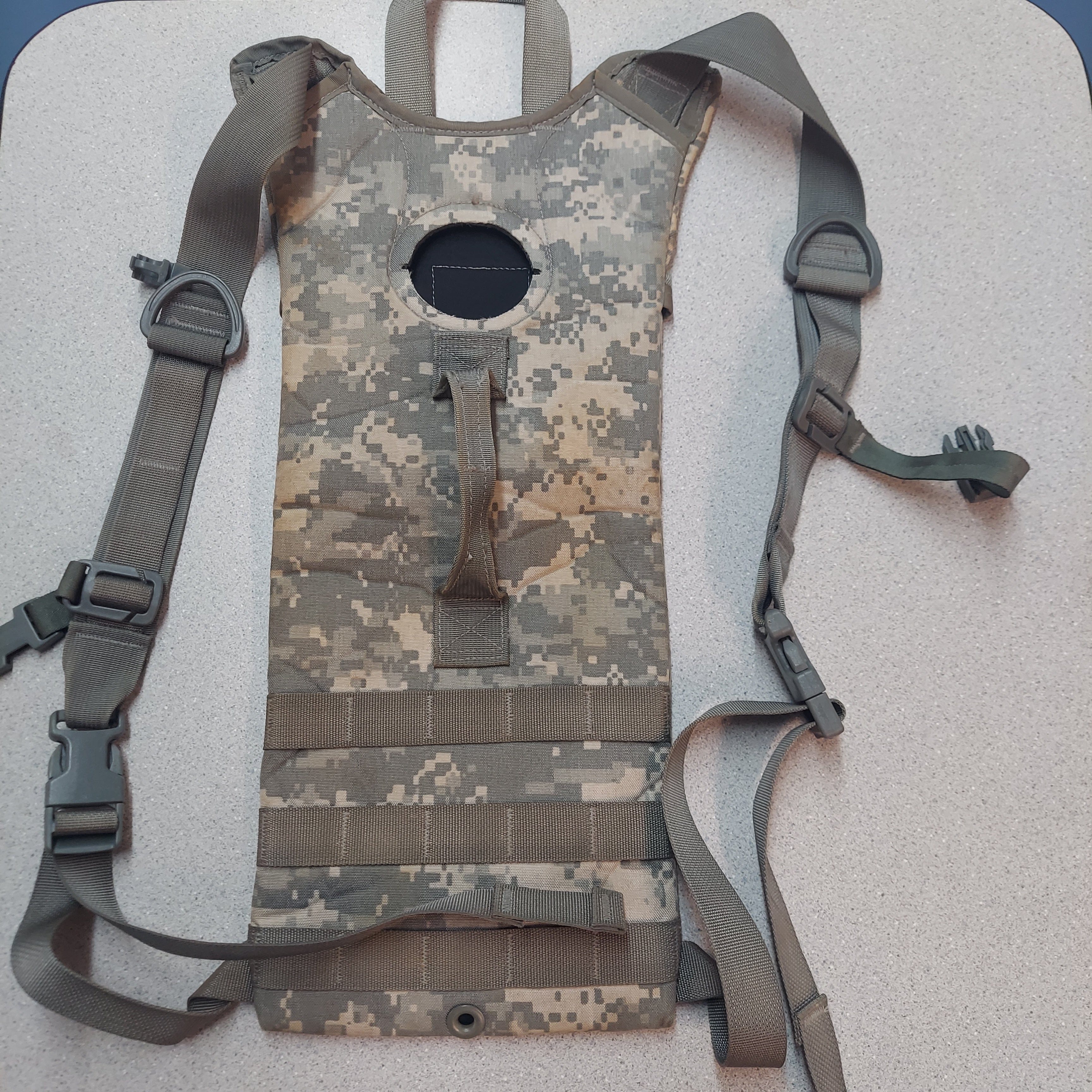USGI Molle II Hydration Carrier – The Command Bunker