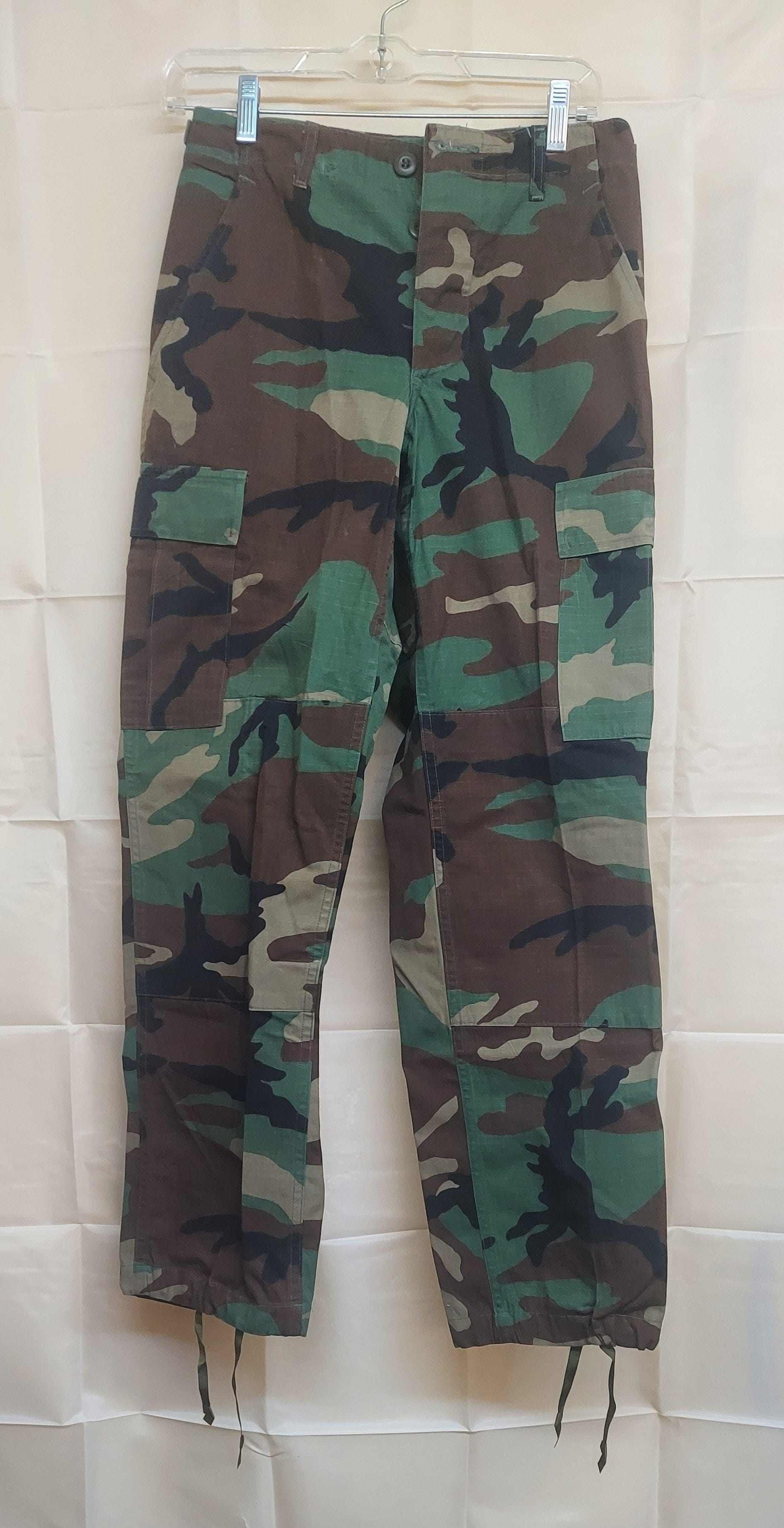 Military Issued BDU Woodland Fatigue PantsFatigue pants in woodland pa ...