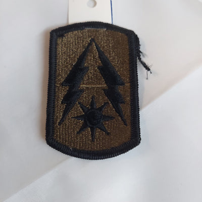 Army 40th Infantry Brigade patchArmy 40th Infantry Brigade Combat Team patch. Used patch in excellent condition. Ready to sew on to your favorite jacket. 2" X 3"Army 40th Infantry Brigade patch