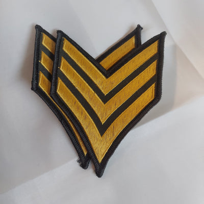 Dress Green Army E5 Sgt Patch SetDress Green Army E6, Sgt Patch Set. New sew on or use for display purposes or to complete your uniform. 3" X 4"Dress Green Army E5 Sgt Patch Set